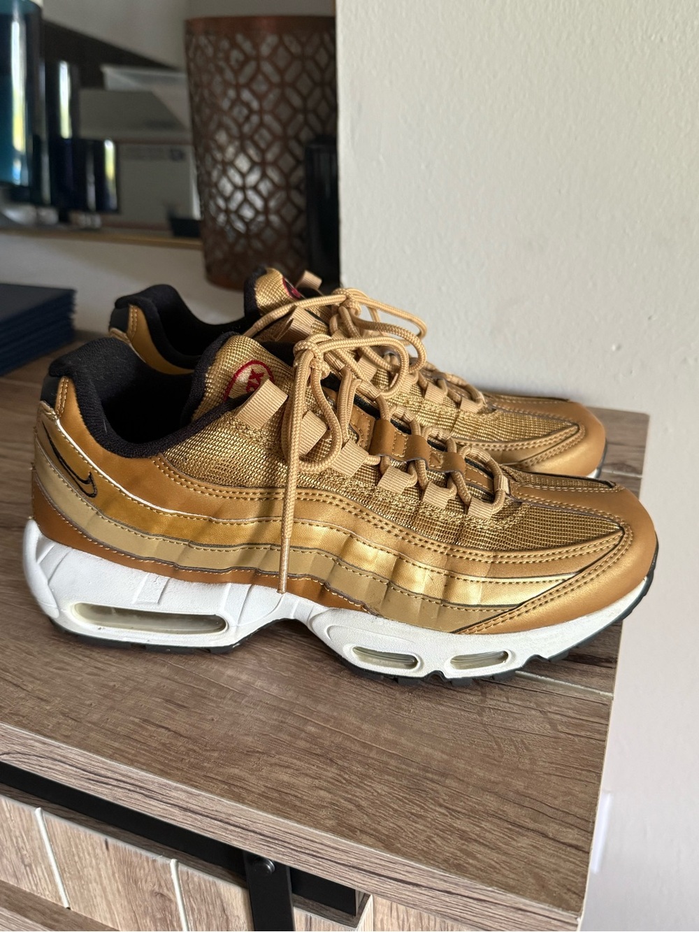 🚨Nike Metallic Gold Low-Top Air Max Sneakers